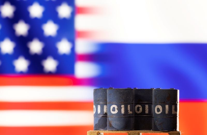 Image for Analysis-Trump tariffs on Russia's oil buyers bring economic, political risks