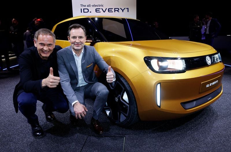 Image for Porsche and Volkswagen CEO to keep dual role until restructuring complete, WirtschaftsWoche reports