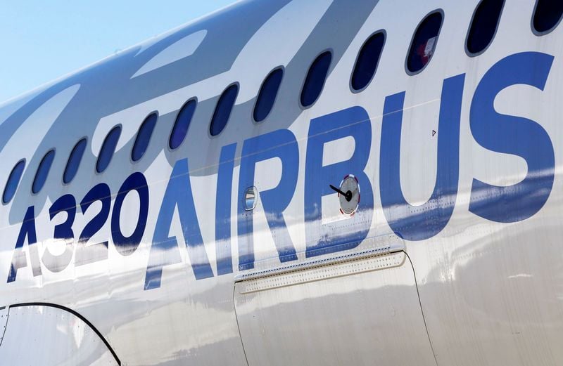 Image for Aircraft lessor AerCap orders 100 Airbus A320neo jets
