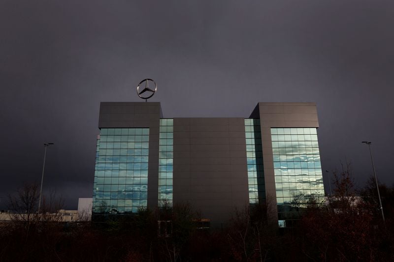 Image for Mercedes says no supply chain disruptions after China export concerns