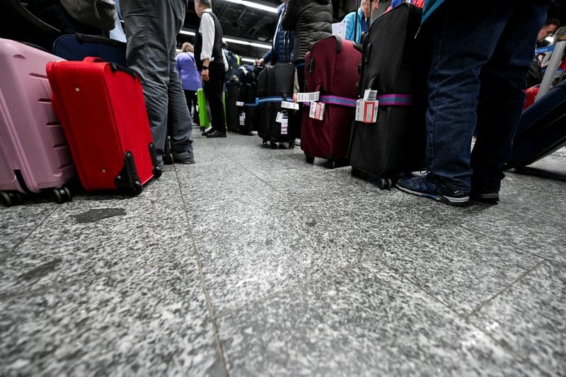 Image for Winter weather disrupts traffic at Frankfurt airport