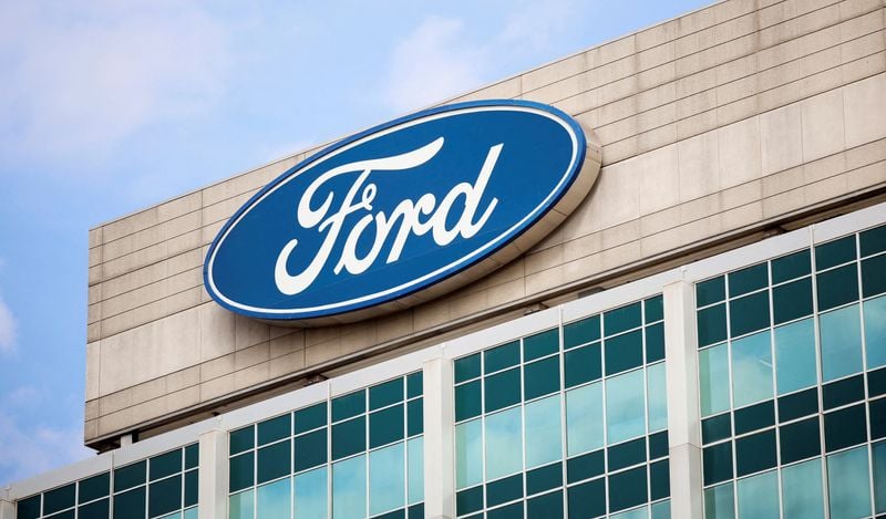 Image for Exclusive-Ford, GM launch programs to extend use of $7,500 EV lease credit