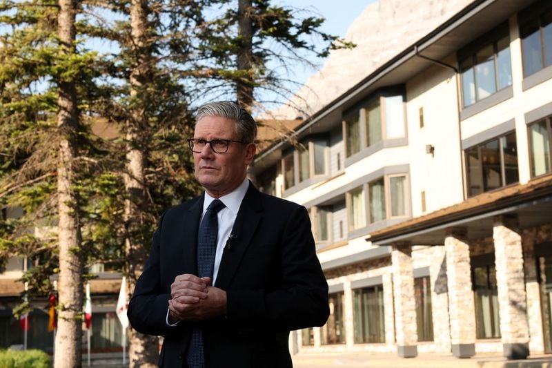 Image for UK advises citizens in Israel to register with British authorities