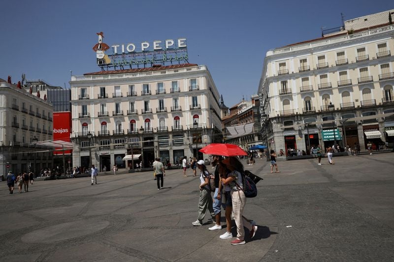 Image for Madrid’s poor neighbourhoods clamour for more trees to cool streets in deadly heatwaves