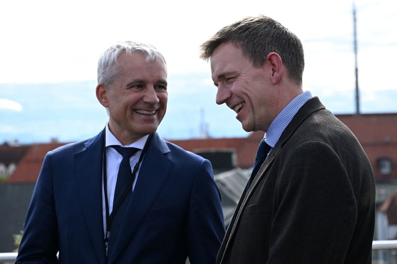 Image for EU countries agree positions on new asylum, migrant returns policy