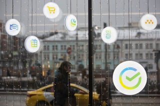 Image for Moscow shoppers and travellers hit by payment system problem