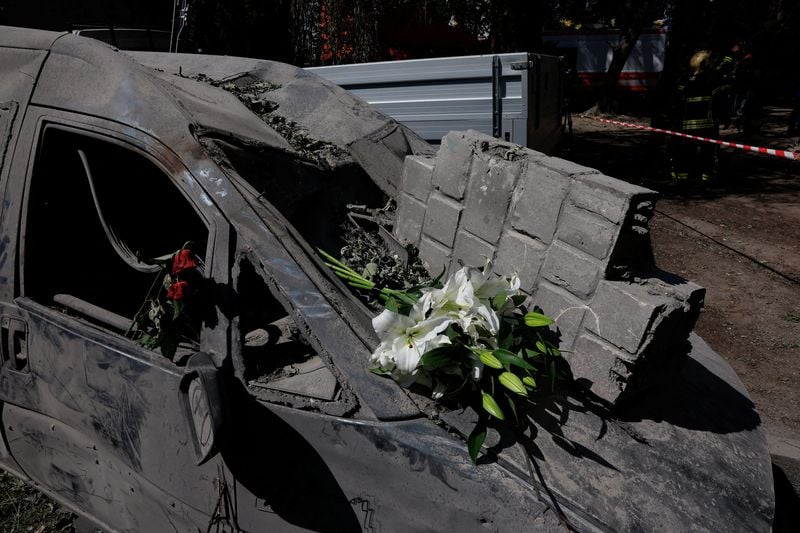 Image for Kyiv mourns as death toll from Russian strike climbs to 28