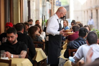 Image for Italy service sector contracts for first time in 16 months, survey shows