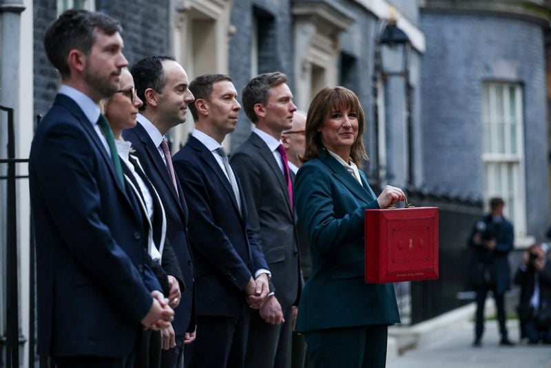 Image for UK's Reeves scraps two-child welfare cap to cut poverty