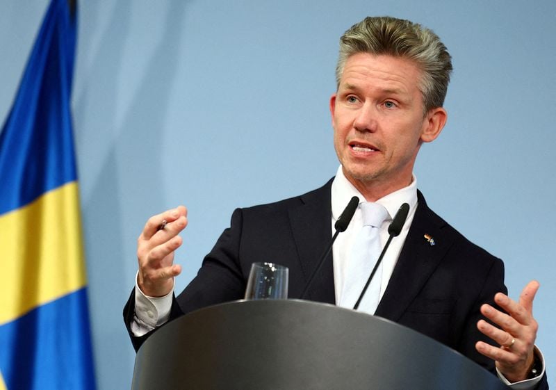 Image for Sweden can help fund Ukraine's Gripen deal, defence minister says