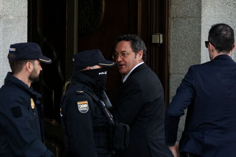 Image for Spain's top prosecutor defends his innocence in leak trial