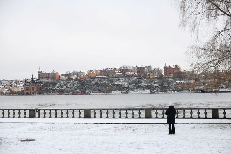 Image for Benefits of joining euro zone outweigh downside for Sweden, new report says