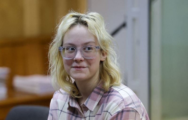 Image for Russian teenager who sang anti-Kremlin songs in street gets more jail time