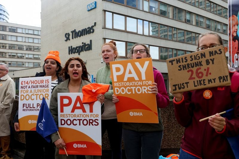 Image for English doctors to strike in face-off with government over pay