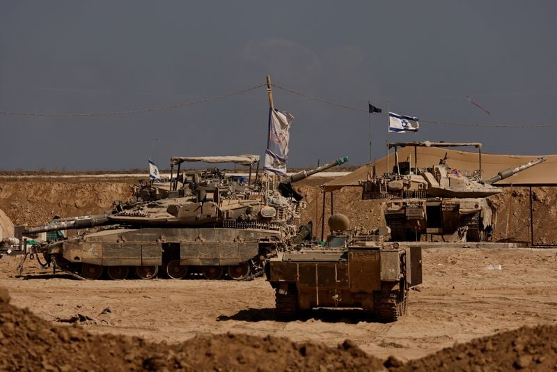 Image for Israel sends tanks deeper into Gaza City, more families flee