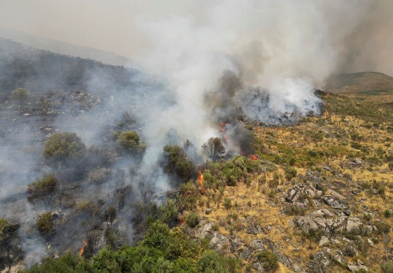 Image for Firefighter injured in Portugal blaze as crew flees wall of fire