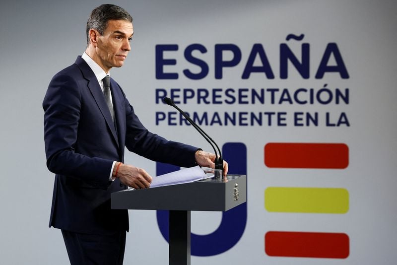 Image for Spain's Sanchez: we won't be swayed by tech oligarchs on social media ban