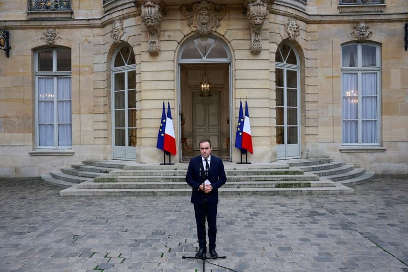 Image for France's Macron will appoint new prime minister in next 48 hours
