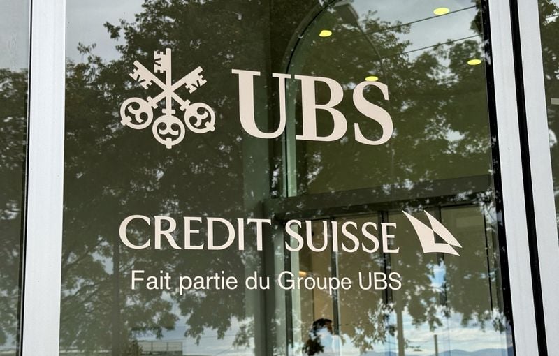 Image for UBS delays migration of some super-rich Credit Suisse clients, sources say