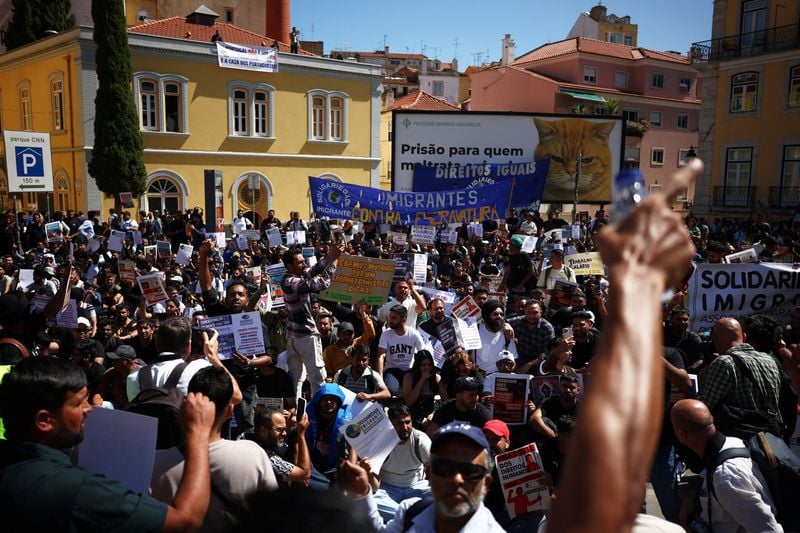 Image for Portugal's parliament approves amended immigration law after veto