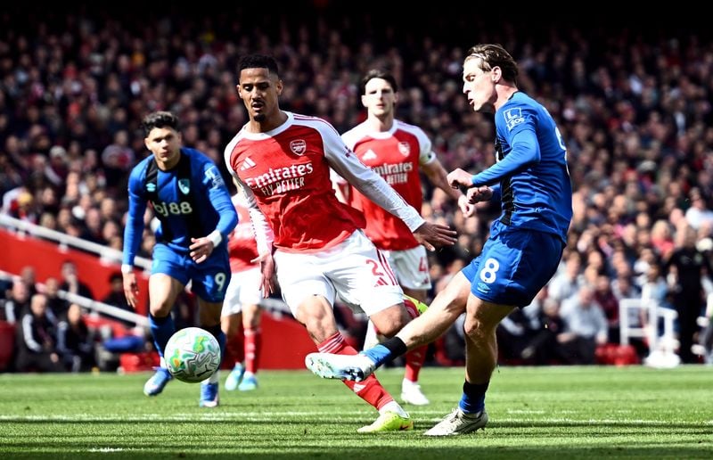 Image for Soccer-Bournemouth stun Arsenal to open door in title race