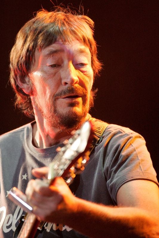 Image for Chris Rea, singer of 'Driving Home for Christmas', dies at 74