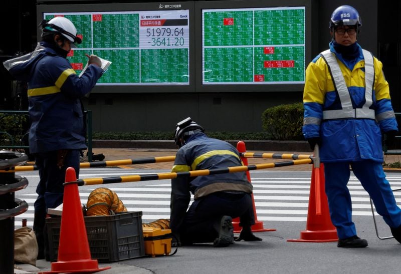 Image for Asia shares slip, oil choppy as Gulf war escalates