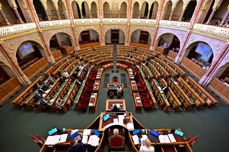 Image for Hungary government to draw up plans to protect jobs after US-EU trade deal