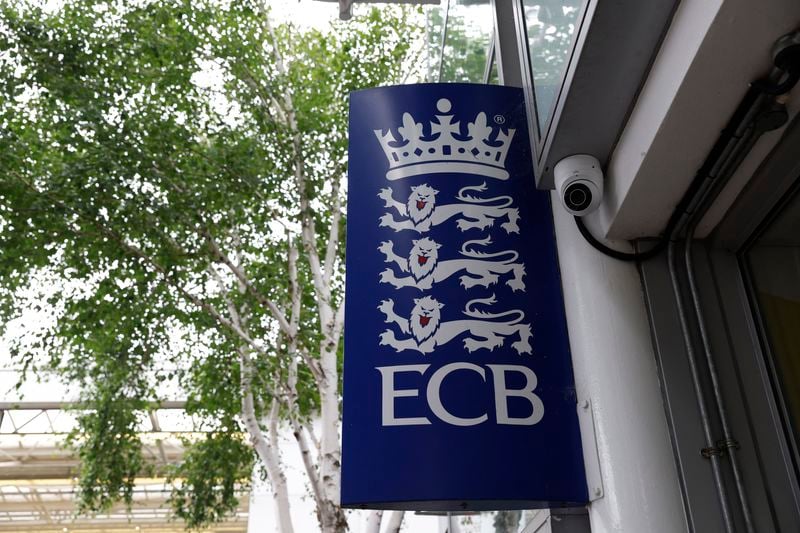 Image for Cricket-England Cricket apologises for 'ill-judged' papal Ashes repost