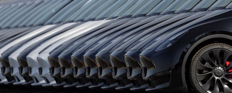 Image for Factbox-Automakers pool with EV makers to avoid EU emissions fines