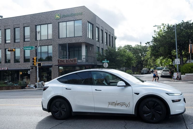 Image for Tesla rolls out robotaxis in Texas test