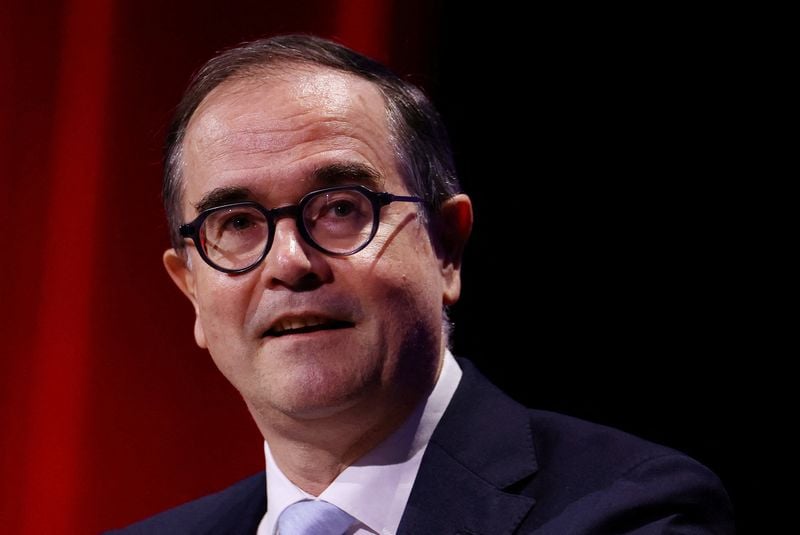 Image for Renault eyes full control of electric van venture Flexis, Le Monde reports