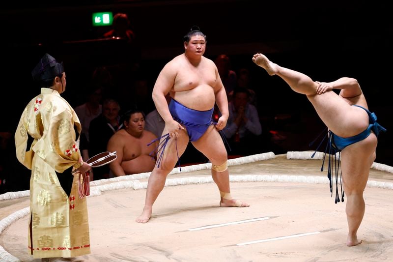 Image for Flipping sumo wrestlers get London tournament rolling