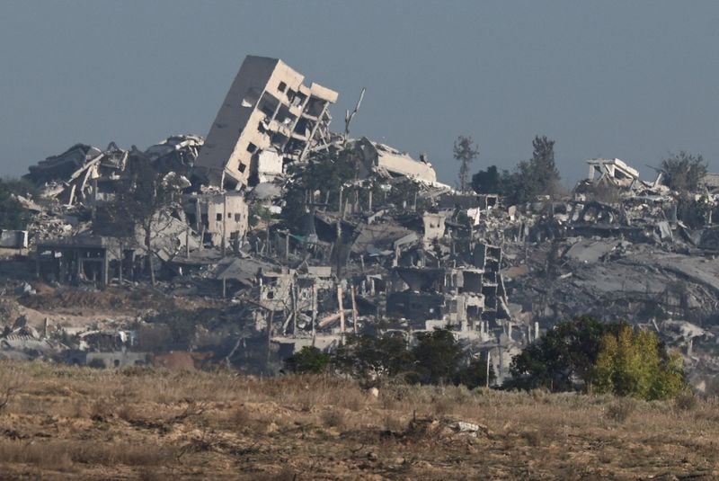 Image for Israeli strikes kill 31 people in Gaza City, medics say, as tanks advance