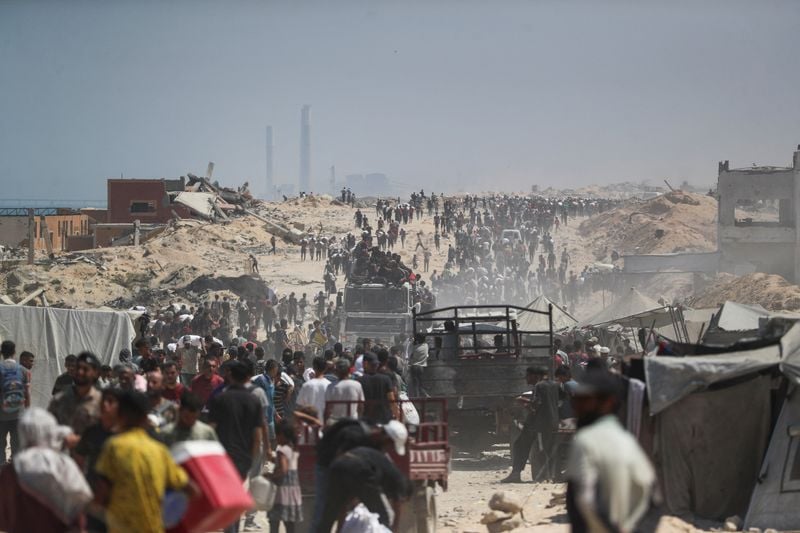 Image for Trump says many are starving in Gaza, vows to set up food centres