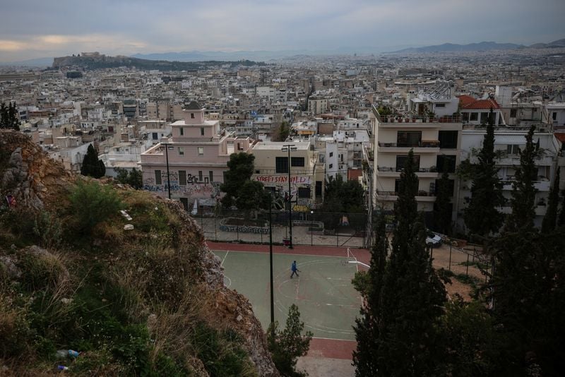 Image for Fitch lifts Greece's rating on strong fiscal position