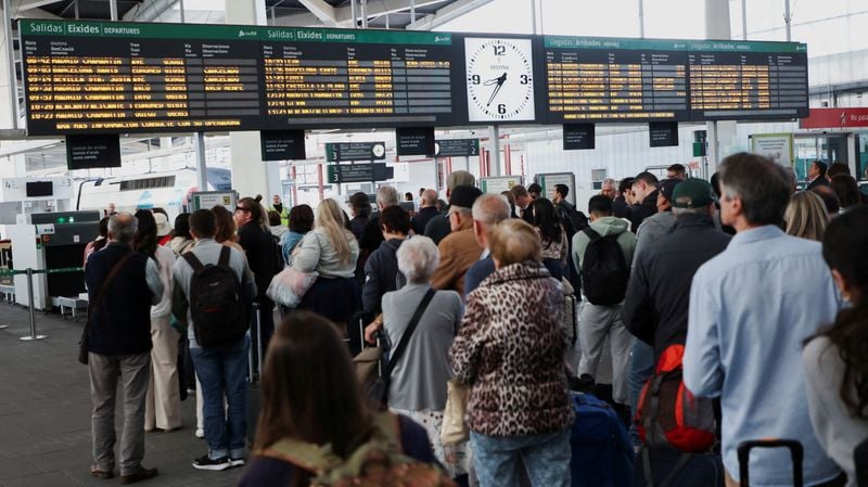 Image for EIB backs Spain-France power link with 1.6 billion euros