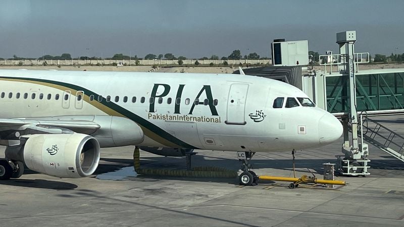 Image for UK lifts ban on Pakistani airlines after five years
