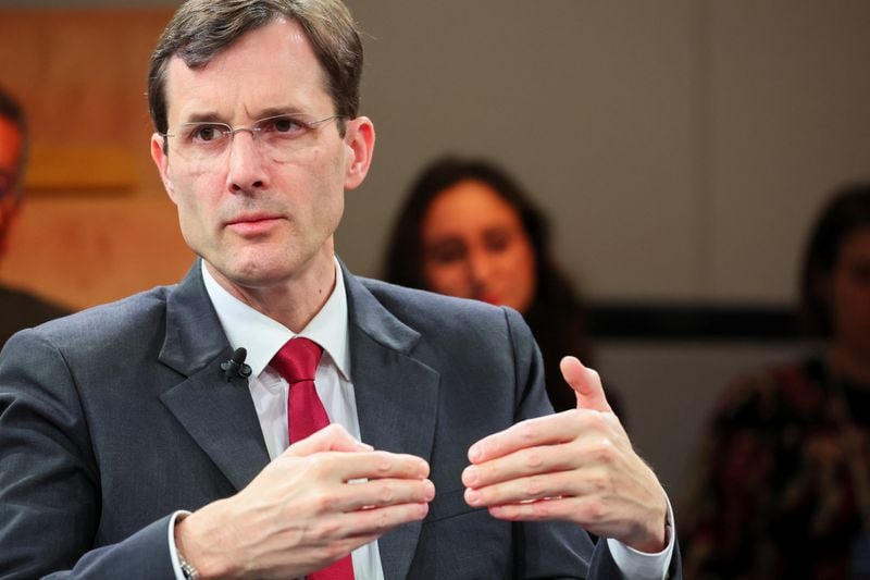 Image for DHL continues to accept Middle East orders, but warns of delays