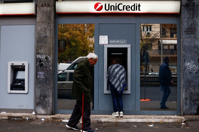 Image for UniCredit can let BPM bid lapse, but will hold onto Commerzbank, CEO says