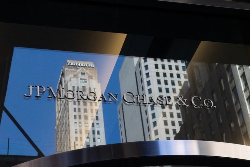 Image for JPMorgan hires two investment bankers to bolster services to energy companies