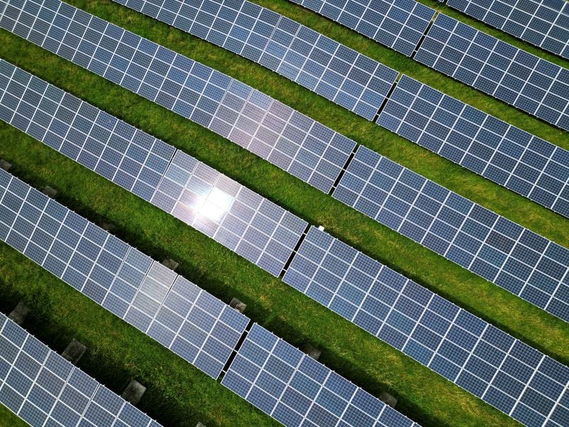Image for Solar tops EU power mix for first time in June, Ember says