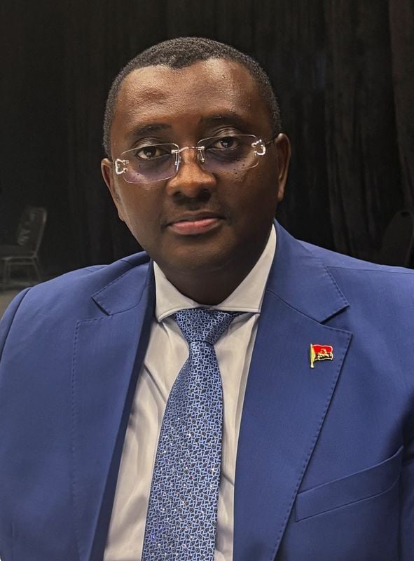 Image for Angola seeks 20%-30% stake in De Beers, senior official says