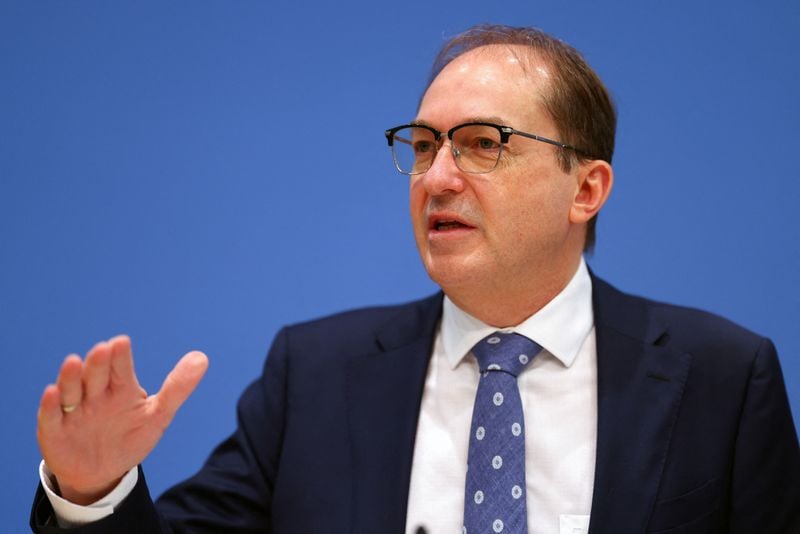 Image for Germany to extend border checks by six months, minister tells Bild