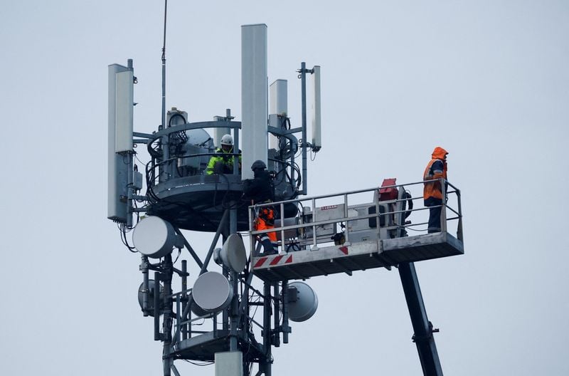 Image for Exclusive-Europe's mobile operators set to win key spectrum in fight with wi-fi industry, sources say