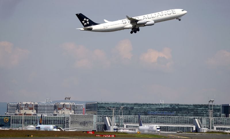 Image for Lufthansa braces for dip in demand for flights to US in third quarter