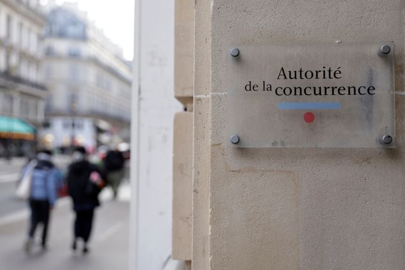 Image for French anti-trust raids Paris taxi operator, France Inter reports