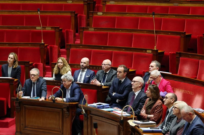 Image for French government survives first no-confidence vote on expenditure part of 2026 budget