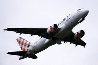 Image for Spanish consumer group challenges airline Volotea's fuel‑linked surcharges