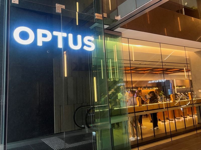 Image for Three dead in Australia after Optus glitch disrupts emergency calls
